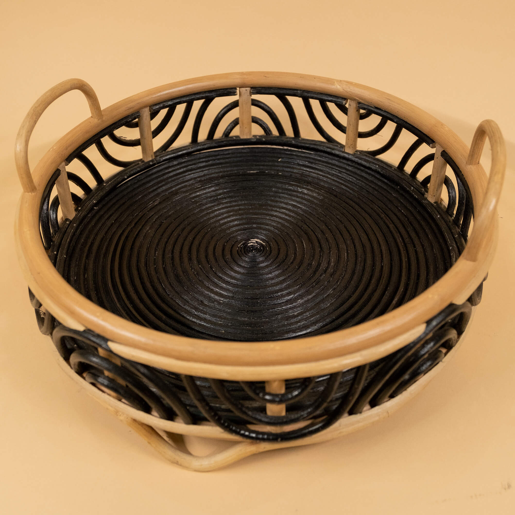 Belle Rattan Tray | Black & Brown Round Rattan Tray | MOMIJI