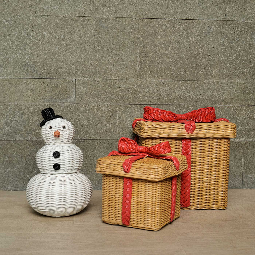 Snowman rattan basket with small and large rattan basket gift boxes on its side.