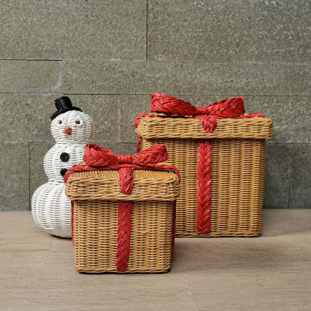 Small Rattan Basket Gift Boxes in front with large Rattan Basket Gift Boxes and Snowman 3 Tier Rattan Basket at the back.