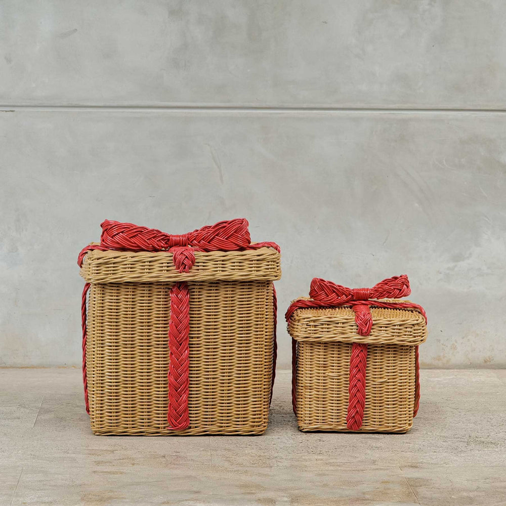Front view of large and small sized rattan basket gift boxes.
