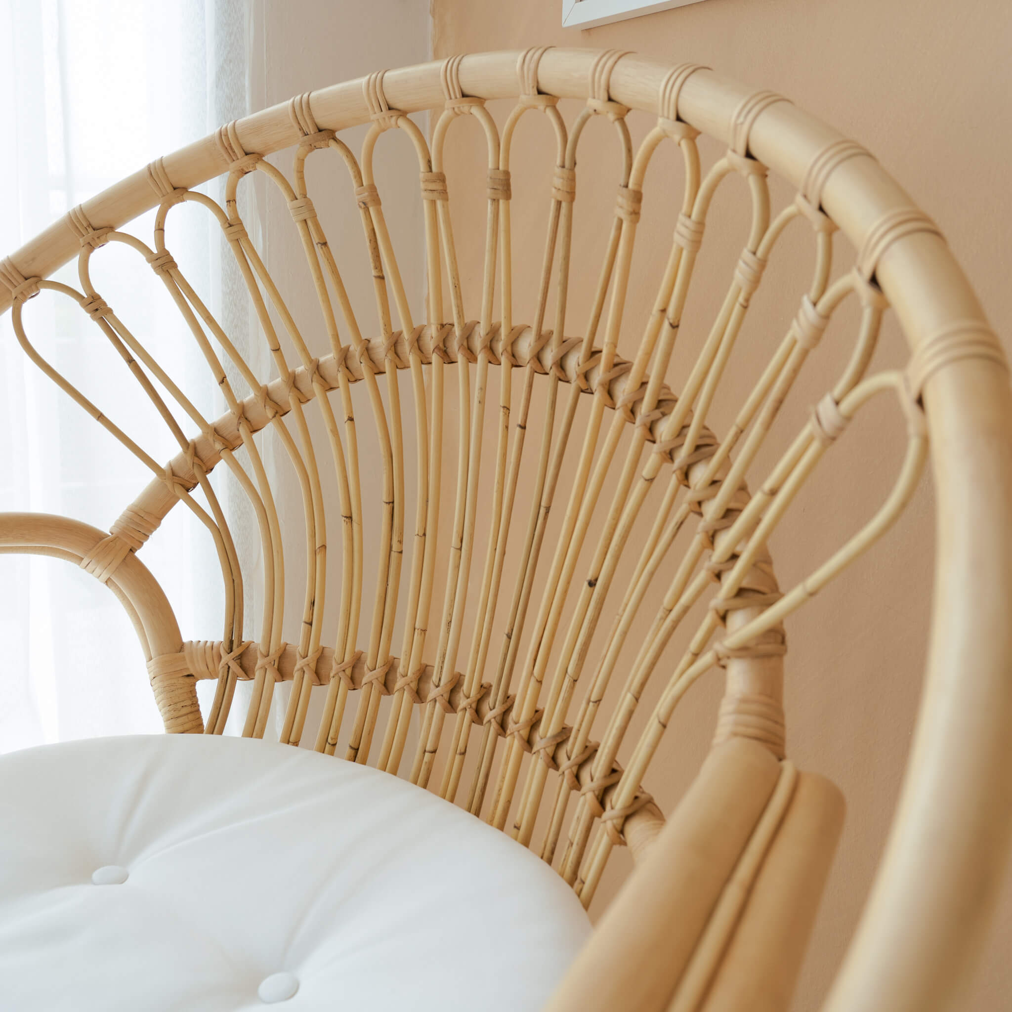 Close-up of the backrest detail of the Nest Lounge Chair by MOMIJI.